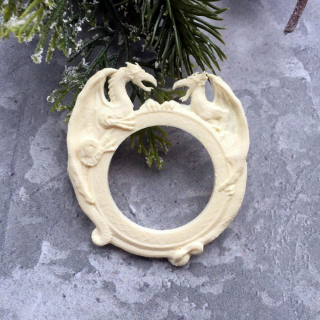 Рамка круглая с драконами 6х6,7 см, мод. пл., цв.:бел.